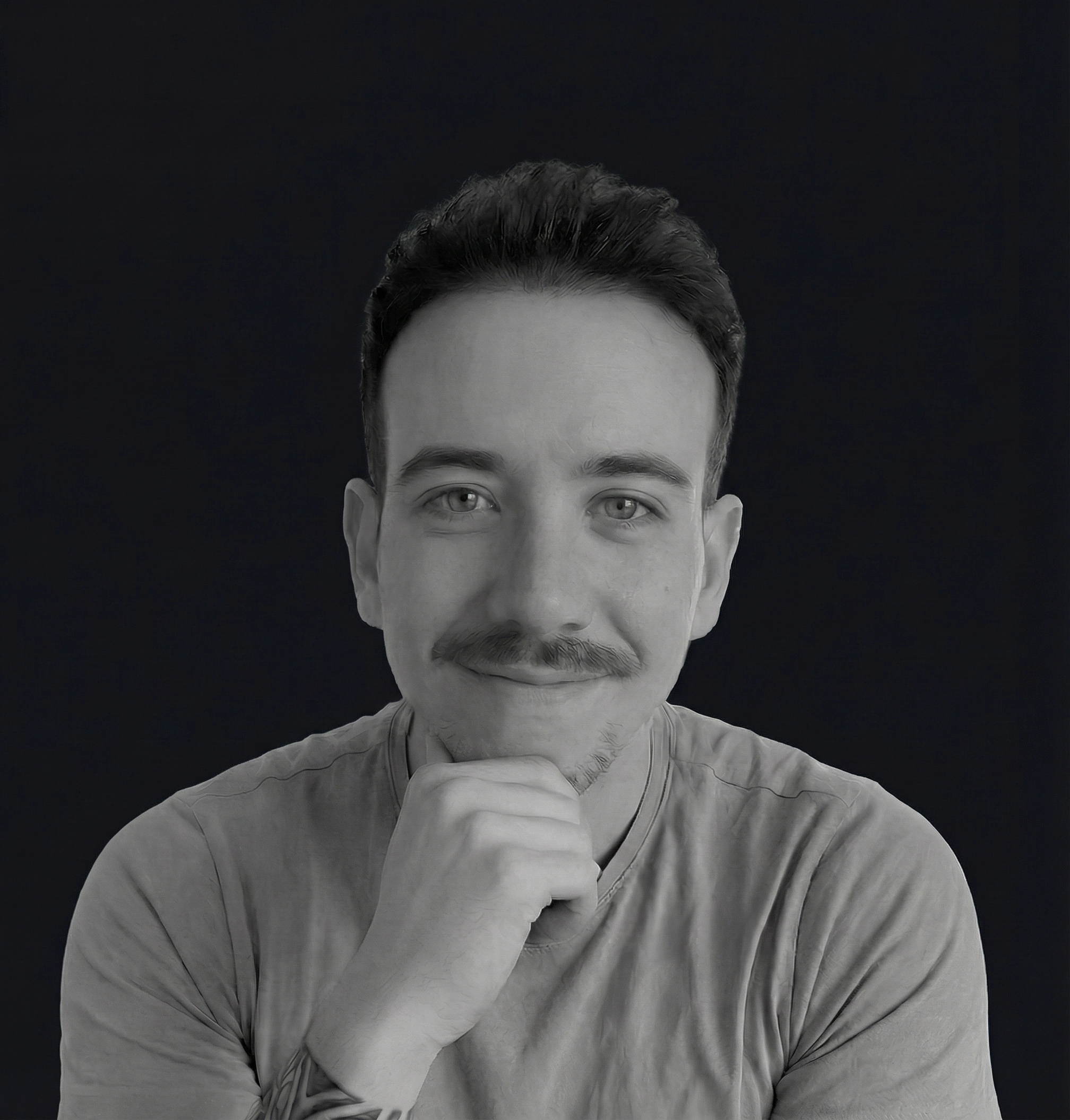 Portrait de Christopher Dapino, Designer Web UX/UI et basé à Marseille.
